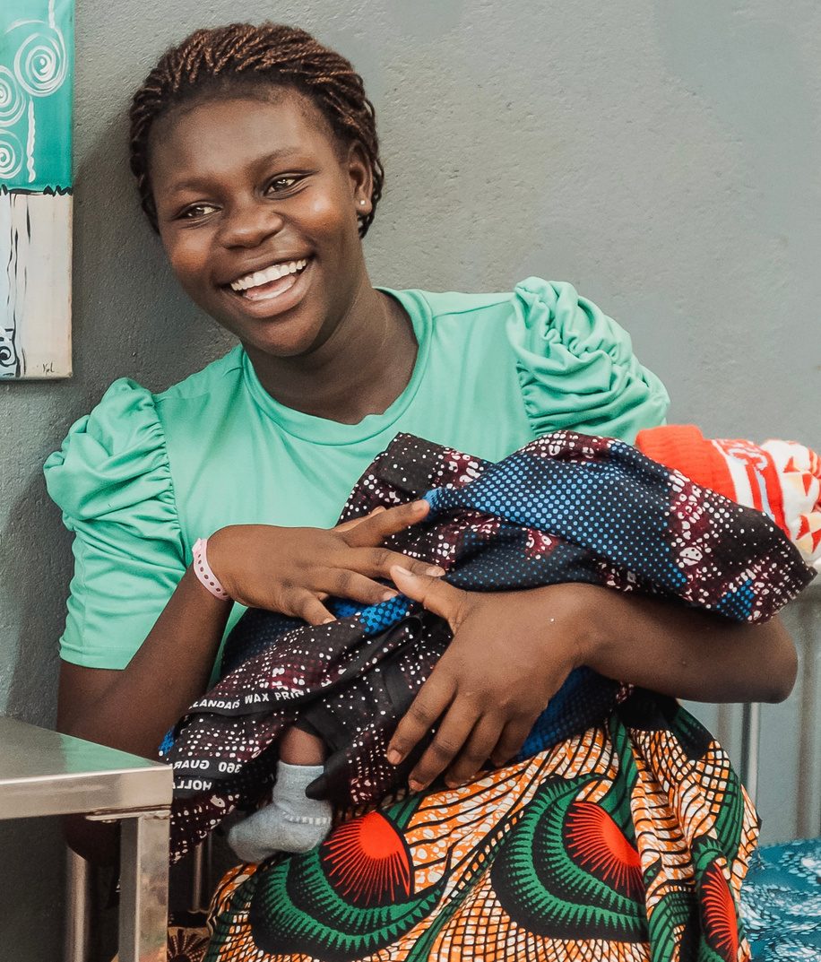 Mãe acolhida pelo projeto Amor de Mãe em Moçambique