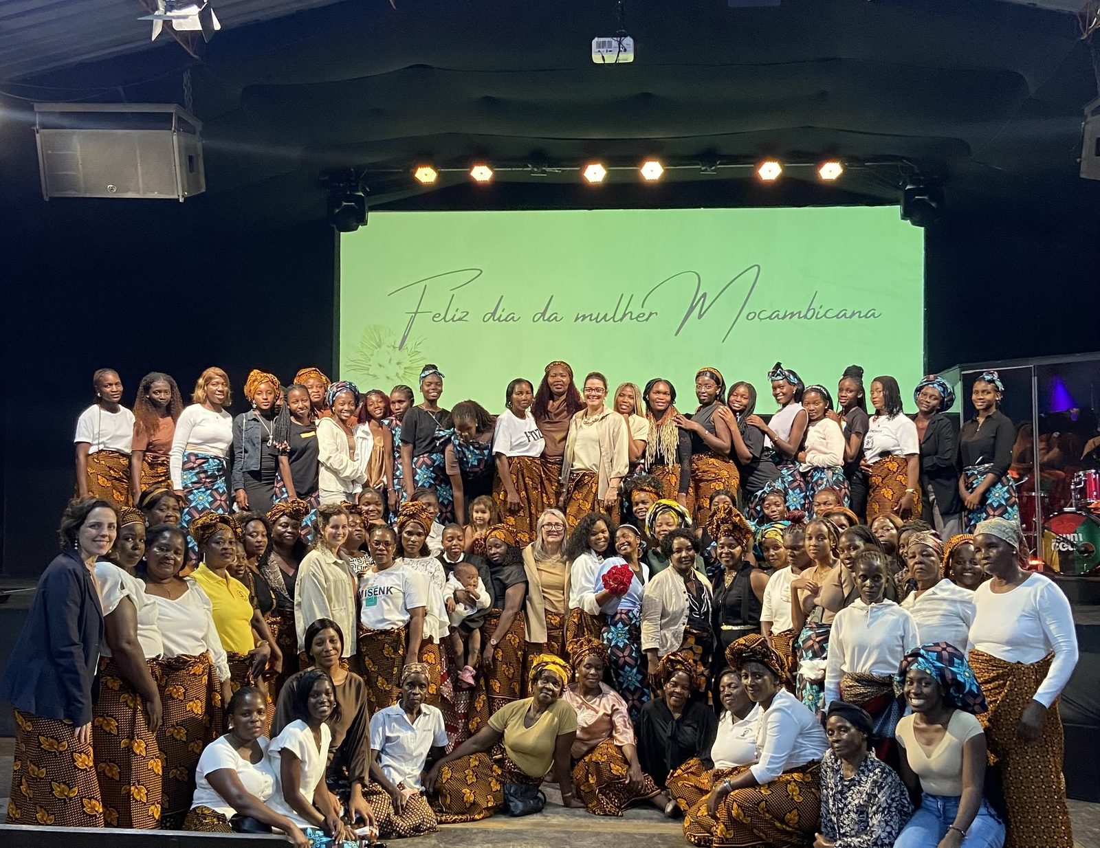 Celebração do Dia da Mulher Moçambicana com a equipe
